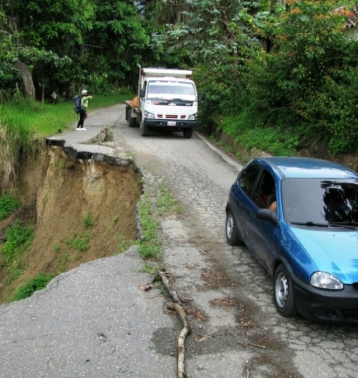 Tras cinco meses de un grave derrumbe población pide arreglar carretera en Boconó