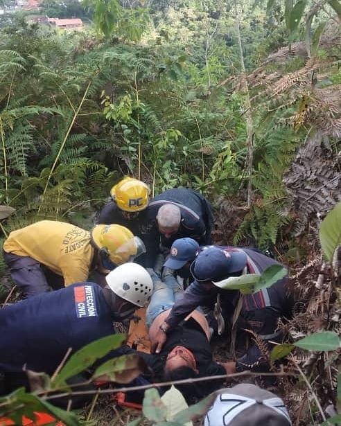 Bomberos rescatan a mujer que estaba desaparecida en Escuque