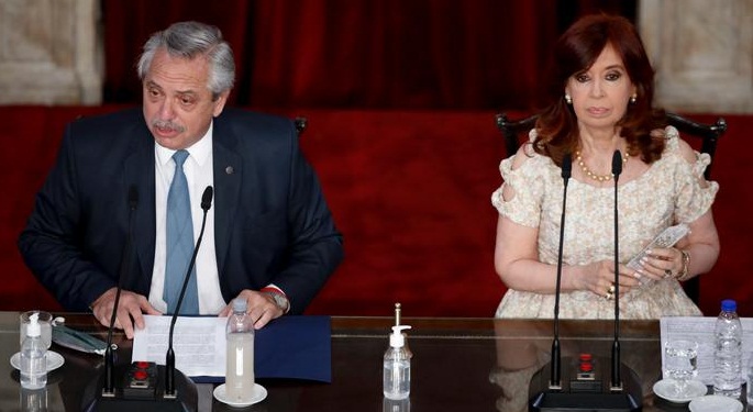Ministros y altos funcionarios renuncian en Argentina tras derrota electoral