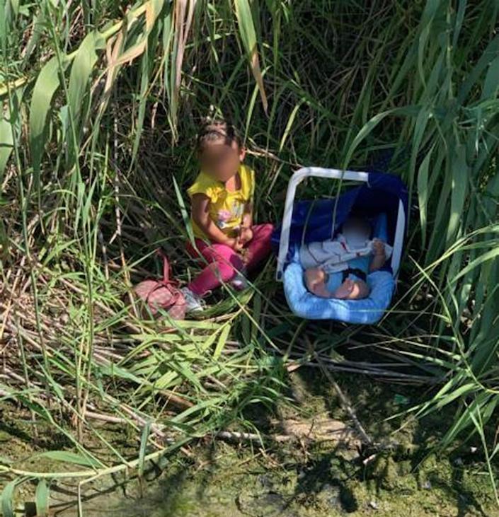 Hallan a bebé de 3 meses y su hermana de 2 años abandonados en río fronterizo con EE.UU.