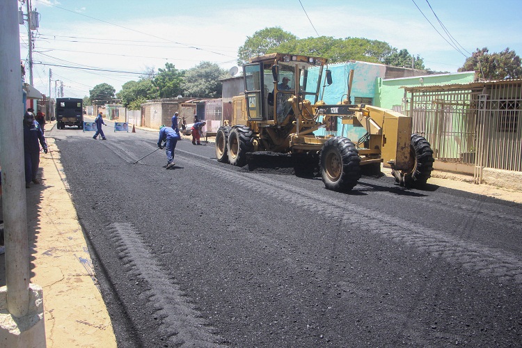 Gobierno de Calle/ Plan de bacheo llegó al sector La Guinea de Coro