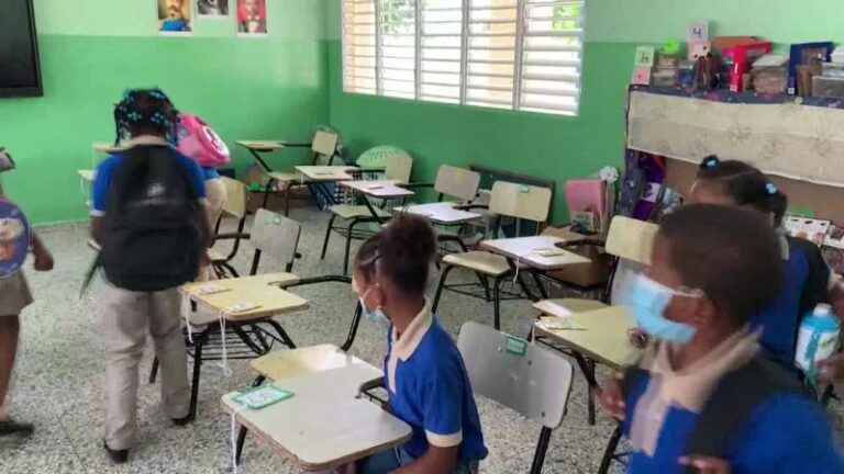 Reabren las escuelas dominicanas con un «riguroso» protocolo sanitario por la covid-19