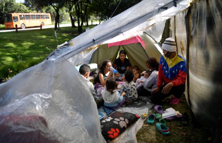 Colombia quiere cerrar 2021 con un millón de venezolanos regularizados