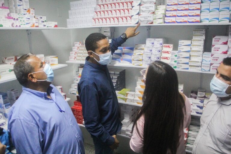 Farmacia “La Esperanza Plus” llegó a Antiguo Aeropuerto