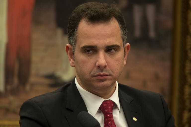 El presidente del Senado de Brasil condena el «autoritarismo» bolsonarista