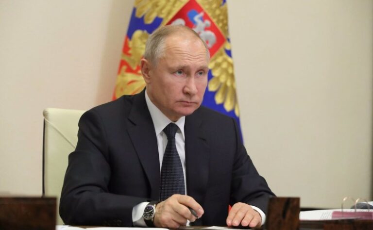 El Kremlin considera «destructiva» la idea de sanciones contra Putin