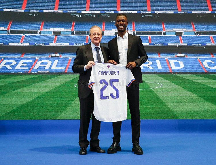 Camavinga firma contrato con el Real Madrid hasta 2027