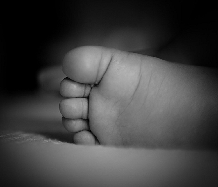 Bebé venezolano muere en los brazos de su madre durante persecución a embarcación que iba hacia Trinidad y Tobago