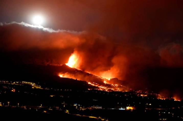La UE ofrece ayuda y activa satélites para seguir la erupción volcánica en La Palma