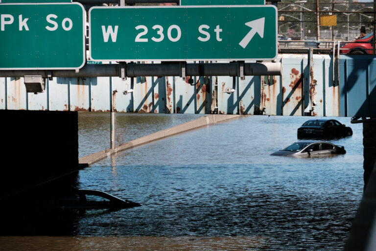 Cerca de 44 muertos por inundaciones en Nueva York