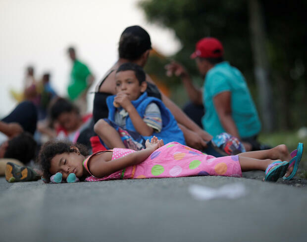Niña venezolana se extravió mientras dispersaban caravana de migrantes en México
