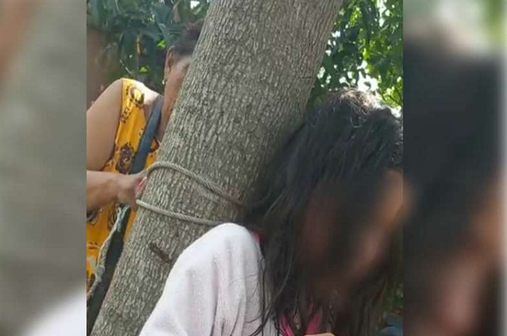 Abuela amarró a su nieta a un árbol: Vecinos denunciaron a la mujer