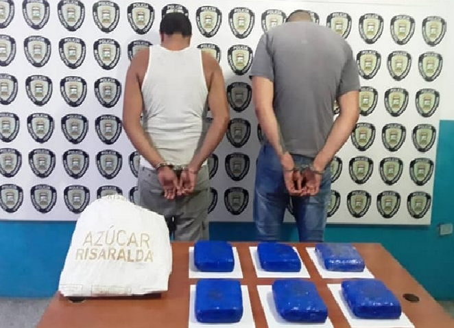 Con seis panelas de presunta droga Policarirubana detiene a dos sujetos