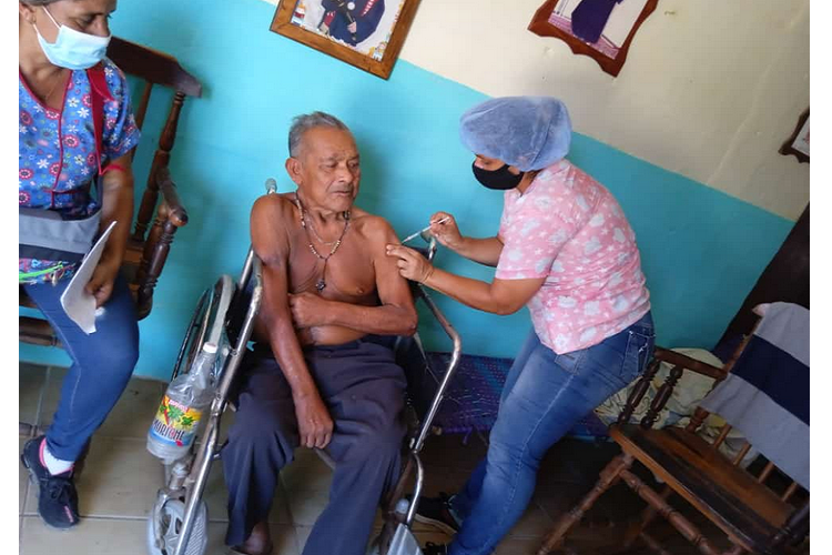 Jornada de vacunación masiva contra el covid 19 en Amuay