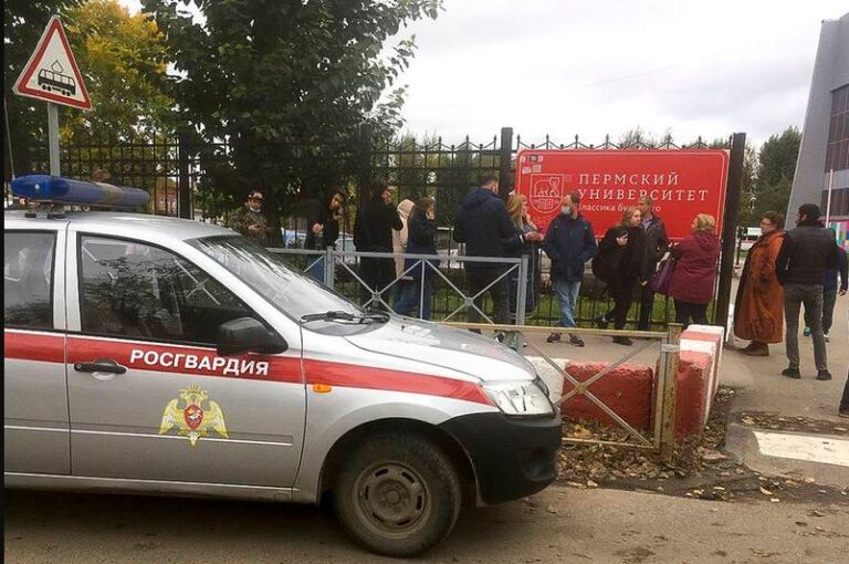 Ocho personas mueren en un tiroteo en una universidad en Rusia