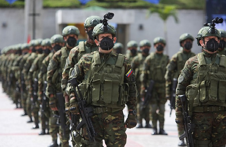 Denuncian detención de dos militares venezolanos en Colombia