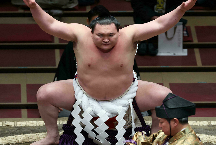 Hakuho, el más grande campeón de sumo de la historia, se retira