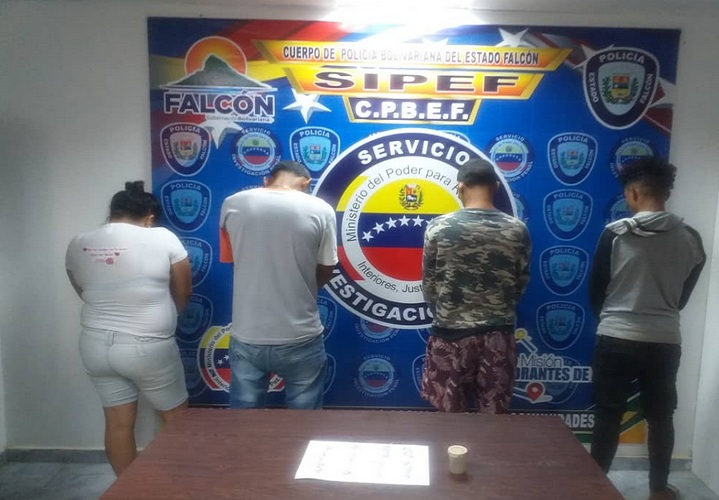 Coro: Con 19 envoltorios de cocaina detienen a tres hombres y una mujer en vivienda de Cruz Verde