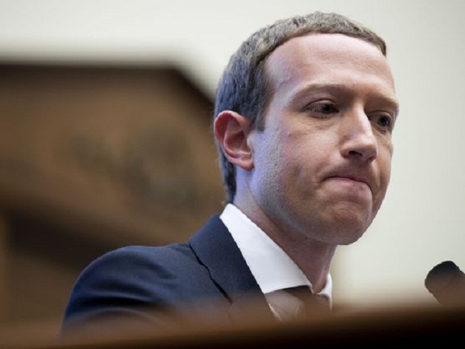 Mark Zuckerberg planea cambiar el nombre a Facebook