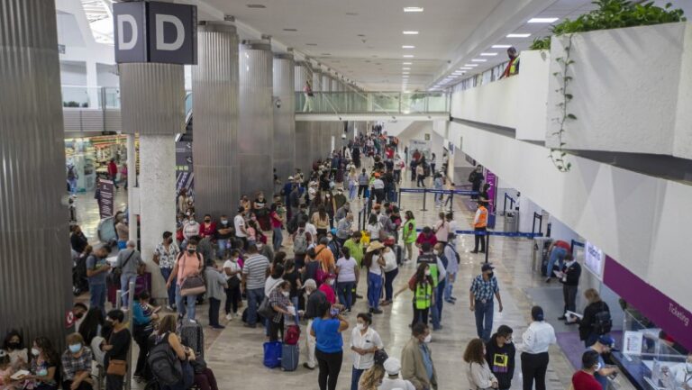 Un muerto deja una balacera en el Aeropuerto Internacional de Ciudad de México