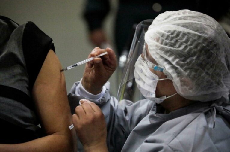 Bolivia asegura que vacunó al 51,2% de su población