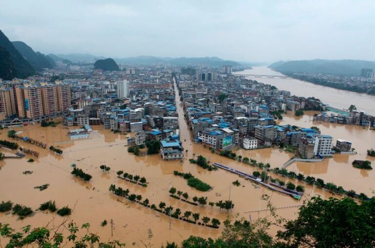 Mueren 28 personas por inundaciones al norte de China