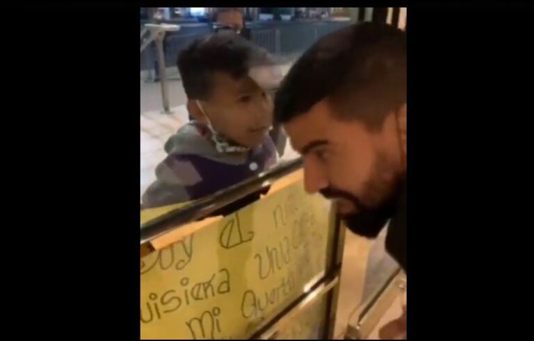 VIDEO: Tomás Rincón tiene un lindo gesto con un pequeño hincha en Chile
