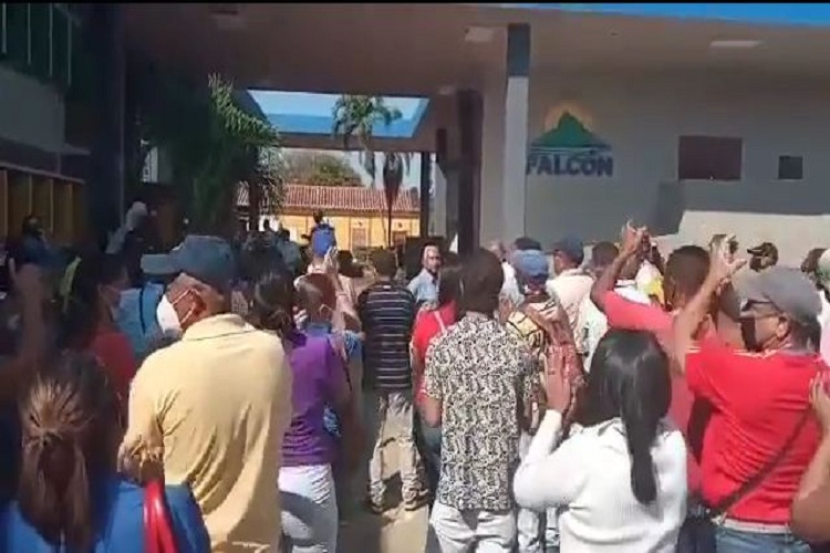 Video: Trabajadores del sector Salud de Falcón se alzan en Protesta
