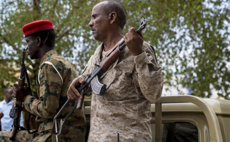 Militares dan golpe en Sudán y arrestan al primer ministro