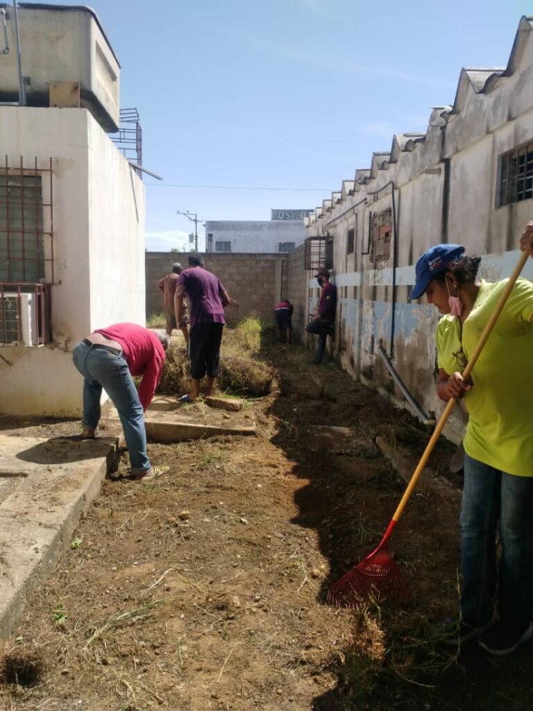 Comunidad de Caja de Agua se organiza y ejecuta jornada de limpieza al ambulatorio José Gregorio Hernández