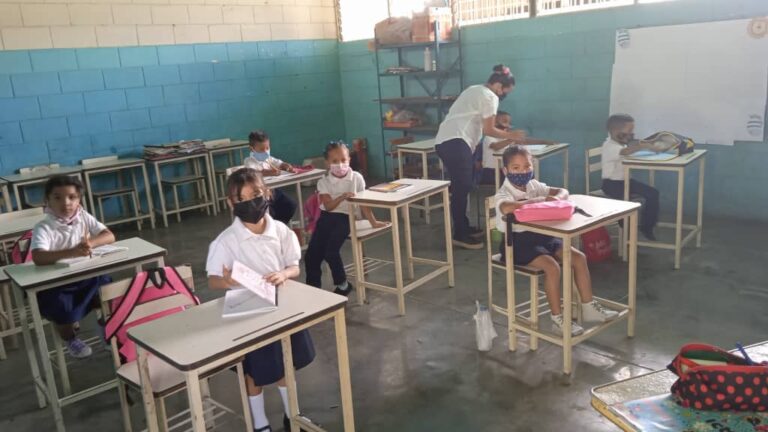 Carirubana | Con nuevas modalidades de bioseguridad y deficiencias en infraestructuras, escuelas recibieron a estudiantes
