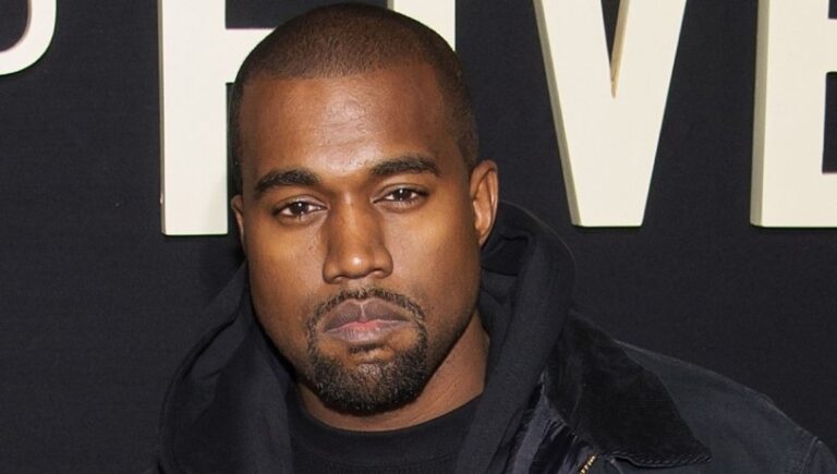 El rapero Kanye West se reinventa, ahora sólo se llama Ye