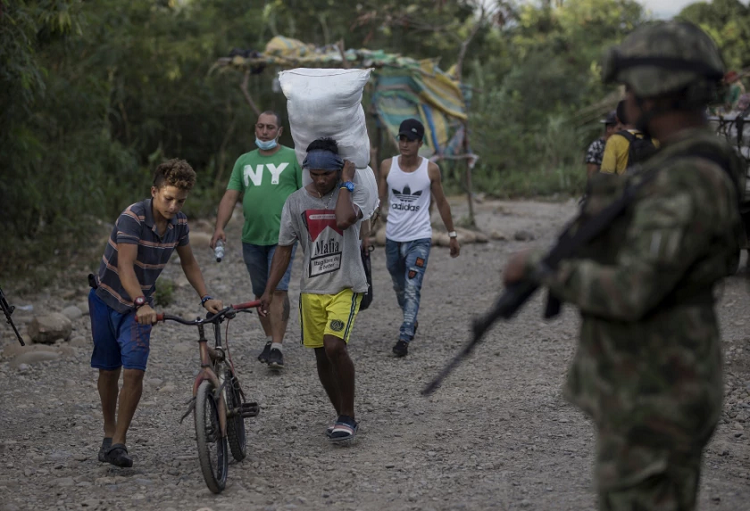 Colombia crea comando militar en frontera con Venezuela