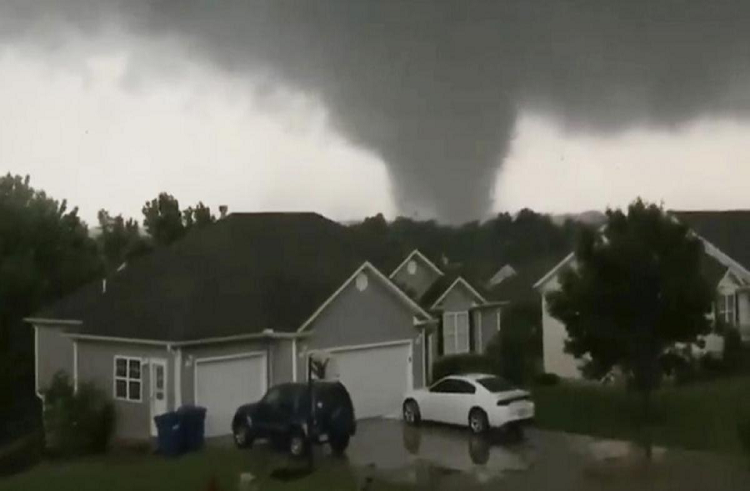 Varios tornados causan daños materiales en Oklahoma