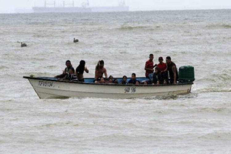 Rescatan a dos sobrevivientes del naufragio en Delta Amacuro