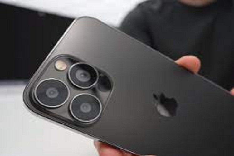 Apple recortará producción del iPhone 13 por escasez de chips
