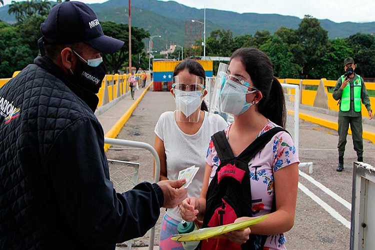 Venezuela abre paso peatonal en la frontera con Colombia