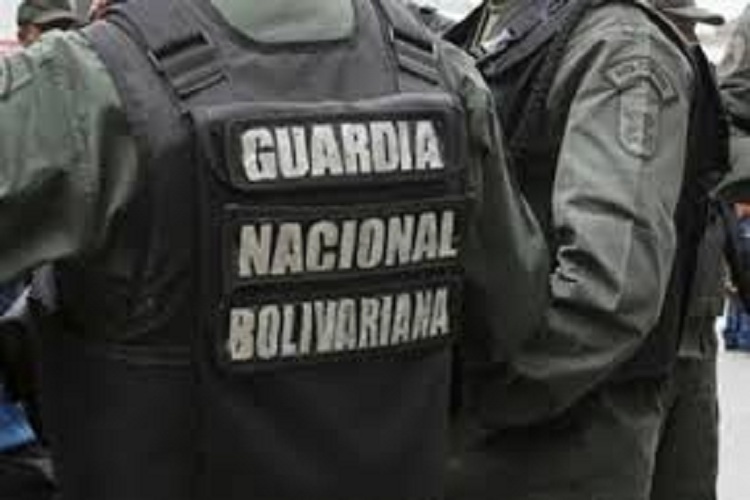 GNB pidió un bulto de harina por gasolina en Aragua (+Video)
