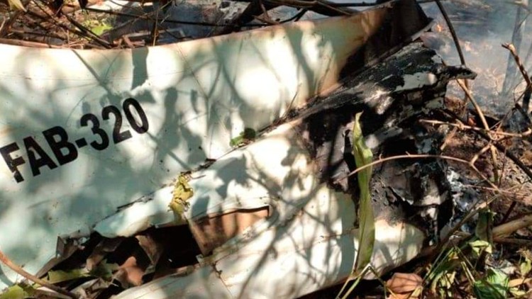 Seis muertos al estrellarse una avioneta militar en Bolivia