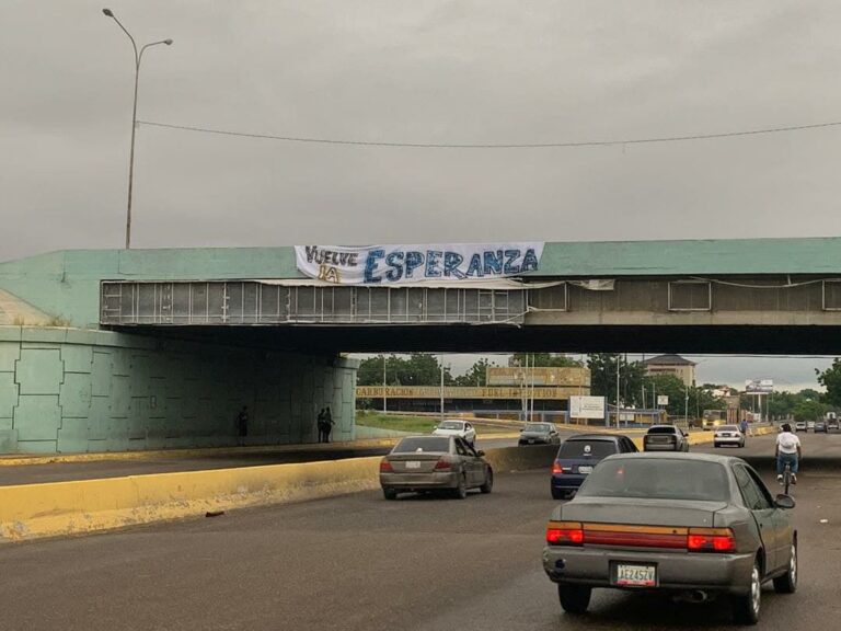 Maracaibo despierta con pancartas en apoyo al cambio