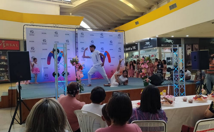 Brindan homenaje a las luchadoras contra el cáncer de mama en el Sambil Paraguaná