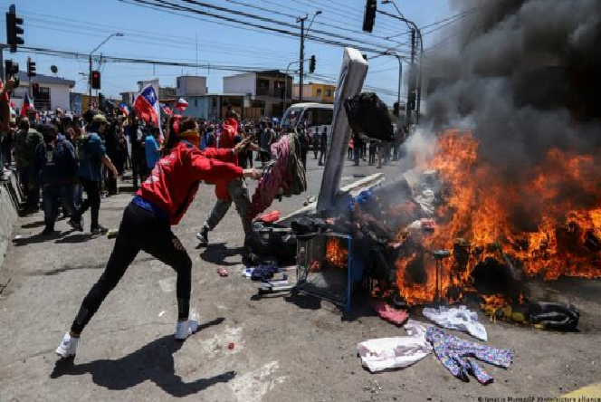 Detienen a tres personas involucradas en ataque a venezolanos en Chile