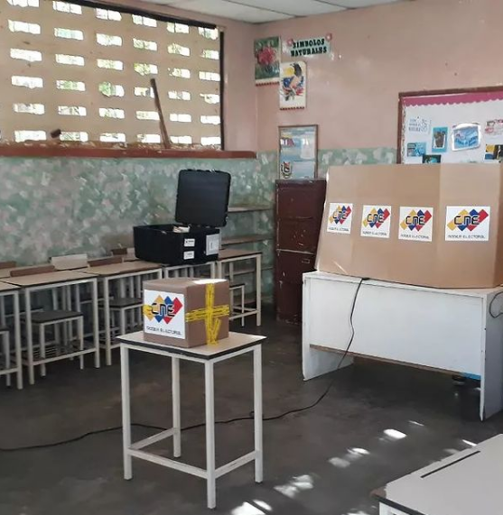 Instaladas mesas electorales para el simulacro en Falcón