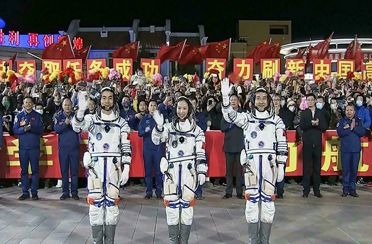 Despega la misión espacial tripulada más larga de China