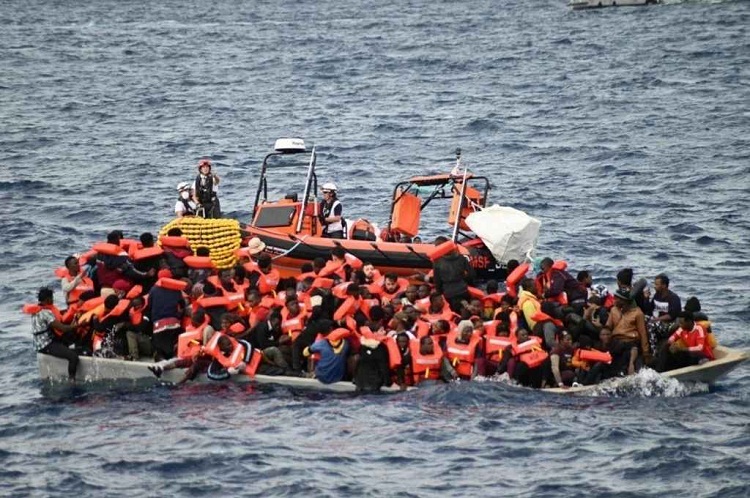 Buque de Médicos Sin Fronteras rescata 99 inmigrantes y 10 cadáveres en el Mediterráneo