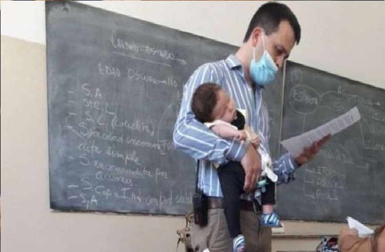 Profesor cuidó a bebé de una alumna mientras ella estudiaba