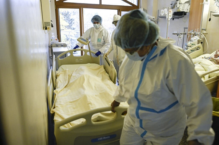 Tres pacientes covid-19 mueren en incendio de hospital