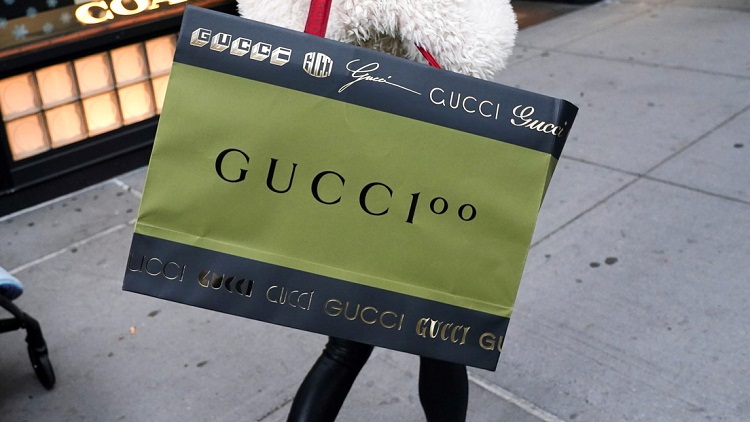 Ofrecen 30 prendas de Gucci a precio regalado pero para conseguirlos deberán ‘jugar a la búsqueda del tesoro’