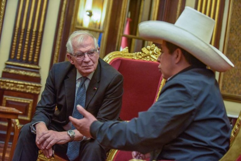 Josep Borrell reafirma el respaldo de la UE a la legitimidad del presidente de Perú