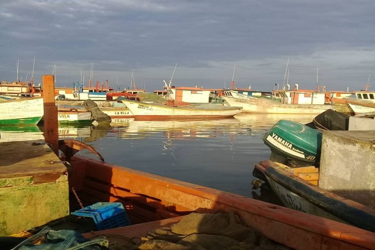 Pescadores de Puerto Zazarida tienen 45 días sin pescar por falta de combustible